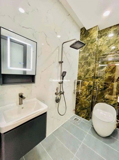 Bán nhà mặt đường trước nhà rộng hơn 10m, hẻm 8m ô tô tránh nhau, Lê Văn Quới, 8,8 tỷ